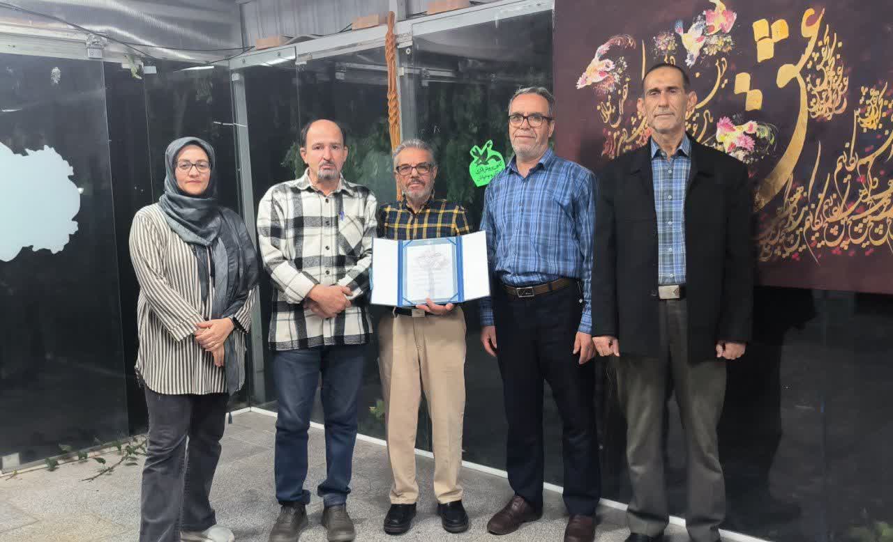 جشن هفتاد و پنجمین سال تاسیس انجمن خوشنویسان ایران با اعطای نشان افتخار به اساتید و گواهینامه استادی به برخی اعضا برگزار شد.